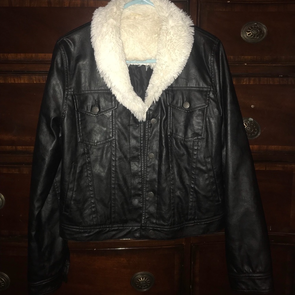 Roxy Black leather jacket, fur collar, size M